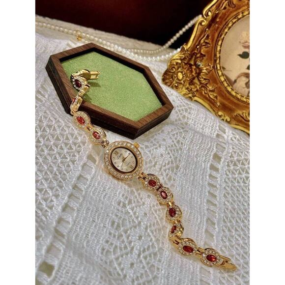 Women\'s Vintage Gold Red Crystal Oval Watch | Elegant Luxury Dress Jewelry Gift